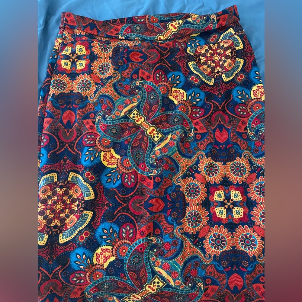 LulaRoe knee length skirt size L